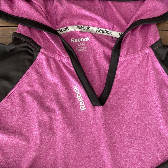 💗Sold💗 Reebok workout Pullover 💗 - Picture 2 of 6